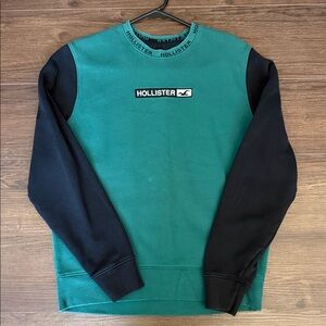 Hollister Men's Crewneck Sweater in Teal and Black